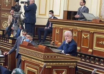 رئيس تعليم البرلمان: التعديل المقدم من الحكومة لا يعالج قضية الغياب