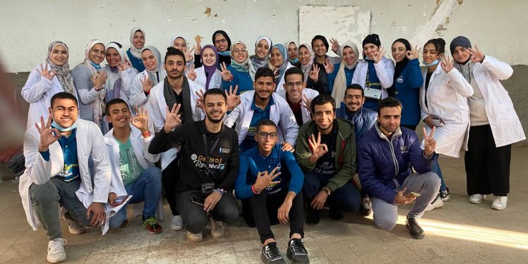 طلاب الاهرام الكندية وحملة تبرع بالدم