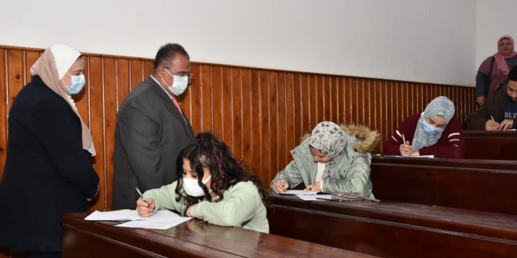 جامعة عين شمس: لن يتم السماح بدخول الامتحانات لمن لم يتلق التطعيم