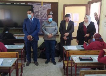 وكيل التعليم بالجيزة: منع دخول طلاب الثانوي الامتحان بـ"موبايلات"