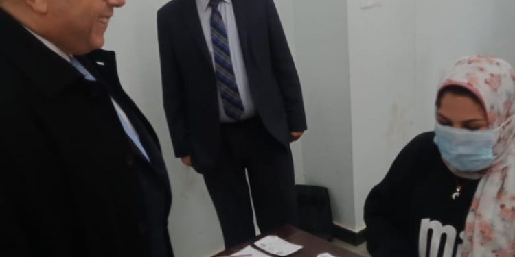 نائب رئيس جامعة السادات يتفقد اللجان في أول أيام امتحانات الفصل الدراسي الأول