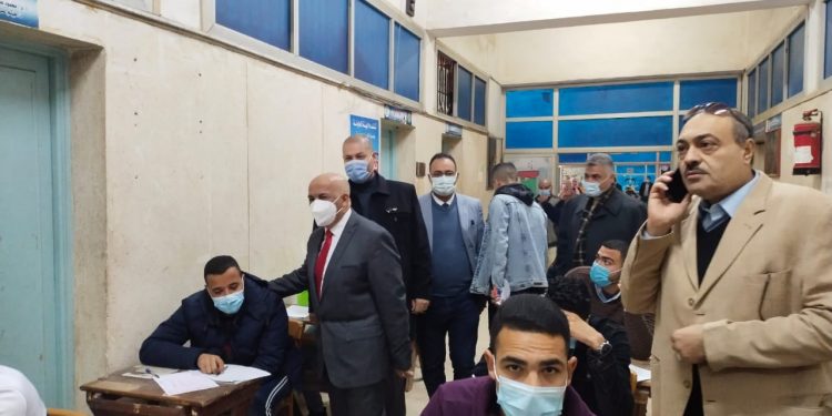 نائب رئيس جامعة الزقازيق يتفقد سير امتحانات الفصل الدراسي الأول