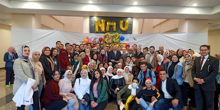 جامعة المنصورة الجديدة تحتفل بنهاية الدراسة بالفصل الدراسي الاول