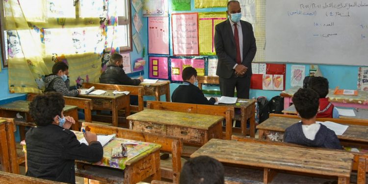 طارق شوقي عن تخفيف المناهج.. "الناس تطلب زيادة في كل شيء ماعدا التعليم"