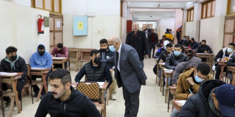 نائب رئيس جامعة الزقازيق يتفقد أعمال امتحانات الفصل الدراسي الاول