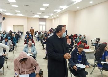 رئيس جامعة المنصورة الجديدة يتابع لجان امتحانات الفصل الدراسي الاول