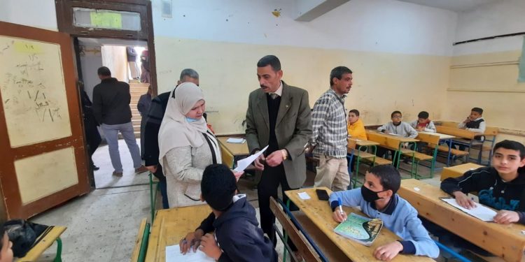 طلاب الثانوية العامة 2023: سهولة الاقتصاد والإحصاء اليوم وشكاوى من تأخر تسليم الأوراق