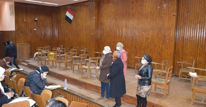«عميدة الدراسات العليا للطفولة عين شمس» تتفقد امتحانات الكلية