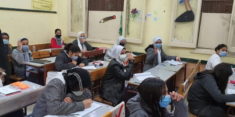 أمهات مصر: تباين الآراء حول مستوى امتحان الدراسات ولا شكاوى من الـ ICT للرابع الإبتدائي