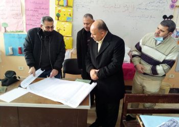 عمرو شحاته يتابع انتظام الامتحانات بمدارس التعليم المجتمعي في النجيلة 