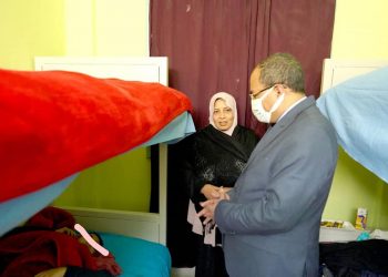 رئيس جامعة سوهاج ‏يطمئن على الحالة الصحية لطالبة مغتربة أجرت عملية جراحية