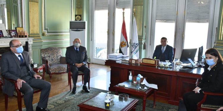 استضافة ٣ خبراء أمريكيين لإلقاء المحاضرات وتدريب أعضاء هيئة التدريس بجامعة عين شمس