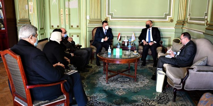 رئيس جامعة عين شمس يبحث التعاون المشترك مع السفير الأردني بالقاهرة