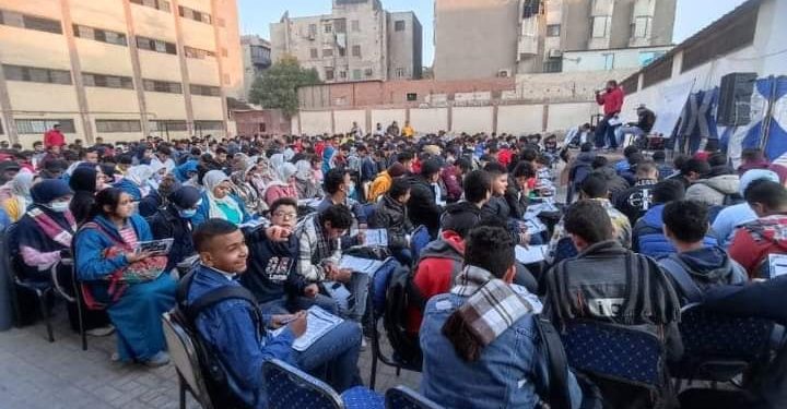 بسبب حشد مئات الطلاب لمراجعة "أسطورة اللغة العربية" التحقيق مع مدير امبابة الثانوية العسكرية "صور"