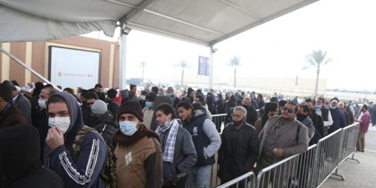 إقبال جماهيري كبير بأول ايام معرض القاهرة الدولي للكتاب في دورته 53