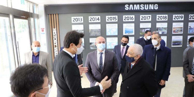 لتلبية احتياجات الوزارة.. شوقي يشهد توقيع عقد تصنيع الشاشات التفاعلية بين العربية للتصنيع و بروميثيان الإنجليزية