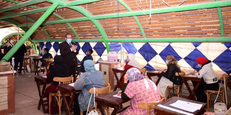 رئيس جامعة سوهاج يتابع امتحانات الفصل الدراسي الأول في أسبوعها الاخير