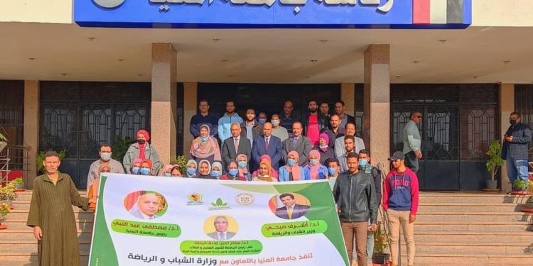 جامعة المنيا تطلق 15 قافلة بيئية وتمحو  أمية 14970 مواطناً