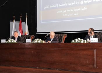 "شوقي" يكشف المواصفات الواجب توفرها بالمعلمين الفترة المقبلة