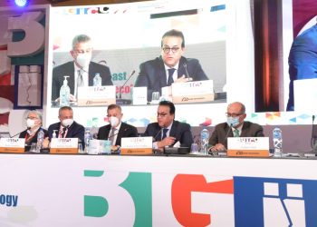 وزير التعليم العالي ورئيس جامعة عين شمس يفتتحان المؤتمر الدولي لأورام الثدي