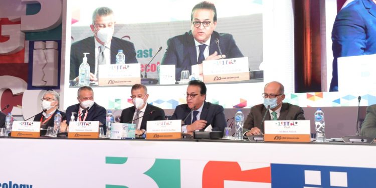 وزير التعليم العالي ورئيس جامعة عين شمس يفتتحان المؤتمر الدولي لأورام الثدي