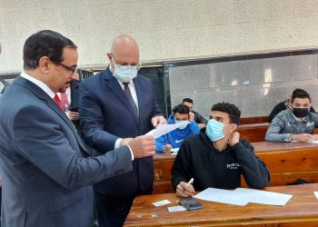 رئيس جامعة بنها يؤكد انتظام سير الامتحانات بالكليات