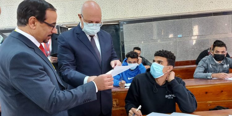 رئيس جامعة بنها يؤكد انتظام سير الامتحانات بالكليات