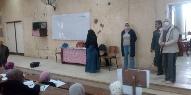 تصحيح الامتحانات إلكترونيا بكلية البنات جامعة عين شمس