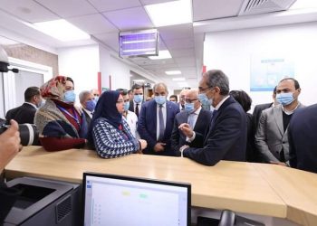 تفاصيل زيارة وزير الاتصالات لمدرسة التربية الفكرية ببورفؤاد