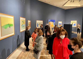 افتتاح معرض فاروق حسني بحضور شيوخ ووزراء ودبلوماسيين بالبحرين