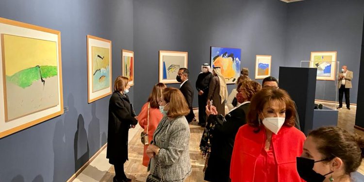 افتتاح معرض فاروق حسني بحضور شيوخ ووزراء ودبلوماسيين بالبحرين