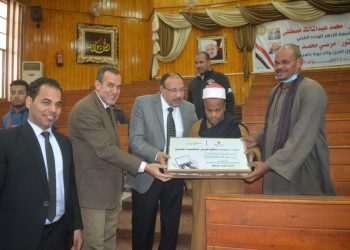 نائب رئيس جامعة الأزهر يشهد احتفالية تسليم عدد ٧١ لاب توب للطلاب ذوي الإعاقة البصرية