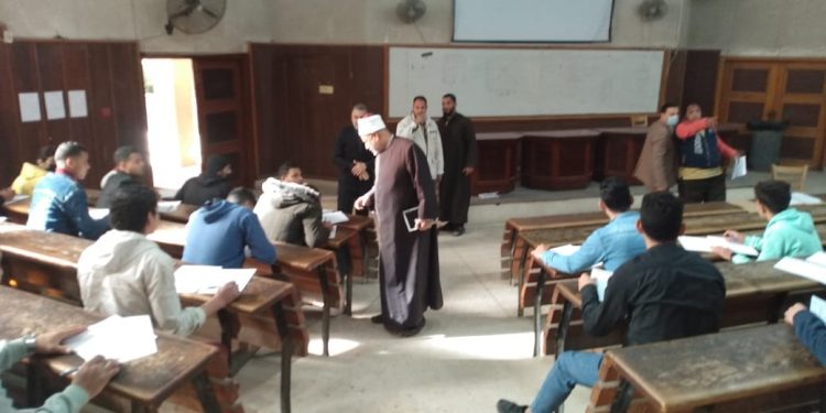 نائب رئيس جامعة الأزهر يتفقد امتحانات معهد معاوني القضاء بكلية الشريعة والقانون بطنطا
