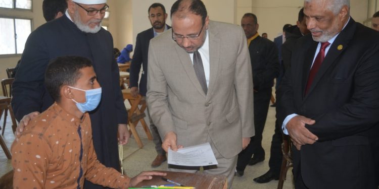 نائب رئيس جامعة الأزهر يواصل متابعة سير أعمال امتحانات الفصل الدراسي الأول بأسيوط