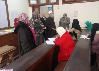 نائب رئيس جامعة الأزهر يتفقد لجان الامتحانات بالمنصورة