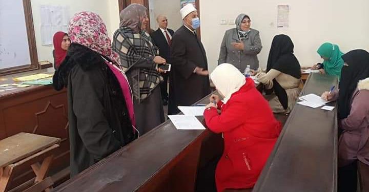 نائب رئيس جامعة الأزهر يتفقد لجان الامتحانات بالمنصورة