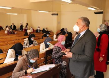 نائب رئيس جامعة الأزهر يتفقد لجان الامتحانات ويشدد على الالتزام بالإجراءات الاحترازية