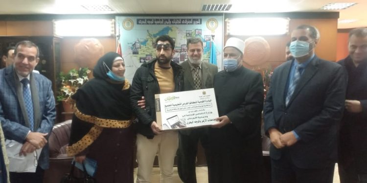 توزيع 172 جهاز لاب توب مزود ببرنامج ناطق لأصحاب البصيرة بكليات جامعة الأزهر