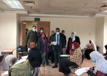 نائب رئيس جامعة الأزهر يتفقد امتحان كلية التمريض ويشيد بجهودها في خدمة المجتمع