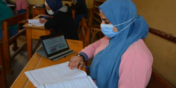 مواصفات أسئلة امتحان الإنجليزي لأولي وثانية ثانوي