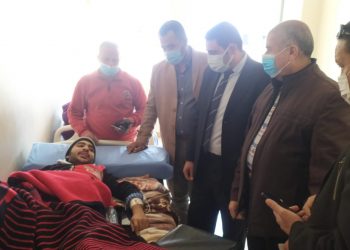 نائب رئيس جامعة الأزهر يرسل وفدا لزيارة الطالب المصاب فى حادث القطار بأسيوط