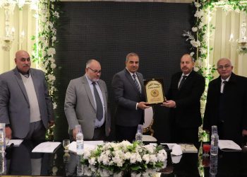 مجلس جامعة الأزهر يكرم اللواء أيمن الدرديري ويشيد بجهوده في لجنة الأزمات وفي مؤتمر المناخ