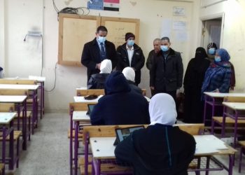 وكيل التعليم بالجيزة يوجه بتذليل أي عقبات تعطل سير الامتحانات