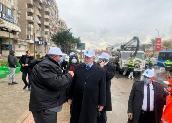 محافظ القاهرة يتابع أعمال رفع تراكمات الأمطار من الشوارع والميادين