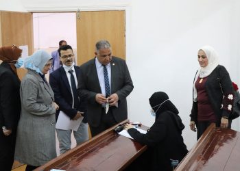 نائب رئيس جامعة الأزهر يتفقد لجان الامتحانات بكليات فرع البنات
