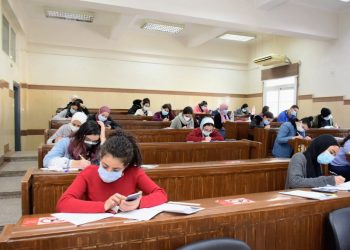 جامعة القاهرة تواصل الامتحانات وسط إجراءات احترازية صارمة