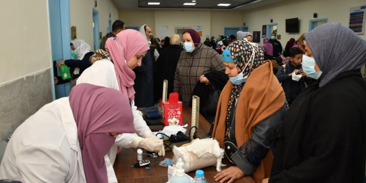 حياة كريمة.. جامعة عين شمس تنظم قافلة «أهالينا 1» بحي السلام أول