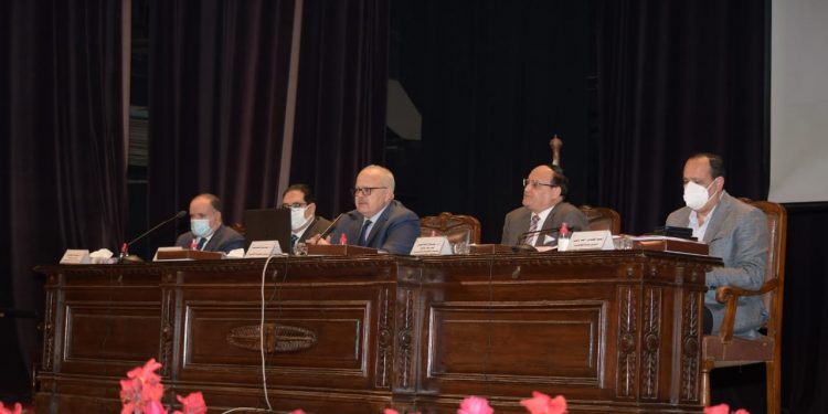 مجلس جامعة القاهرة يعلن فوز 43 عالمًا بجوائز الجامعة لعام 2021