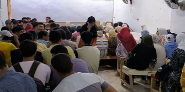 سقط السقف عليهم.. إصابة 43 طالب بالثانوية العامة اثناء تلقيهم مراجعة الكيمياء