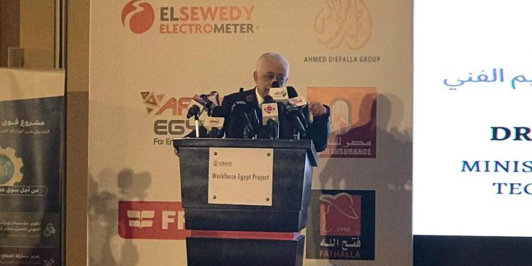 «شوقي»: هدفنا زيادة نسبة الملتحقين بالتعليم الفني 70%